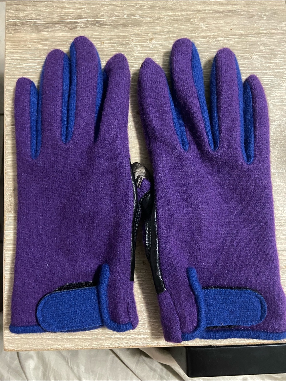 Vintage Echo Women's Purple Gloves with Blue Trim - Wool-Blend Comfort